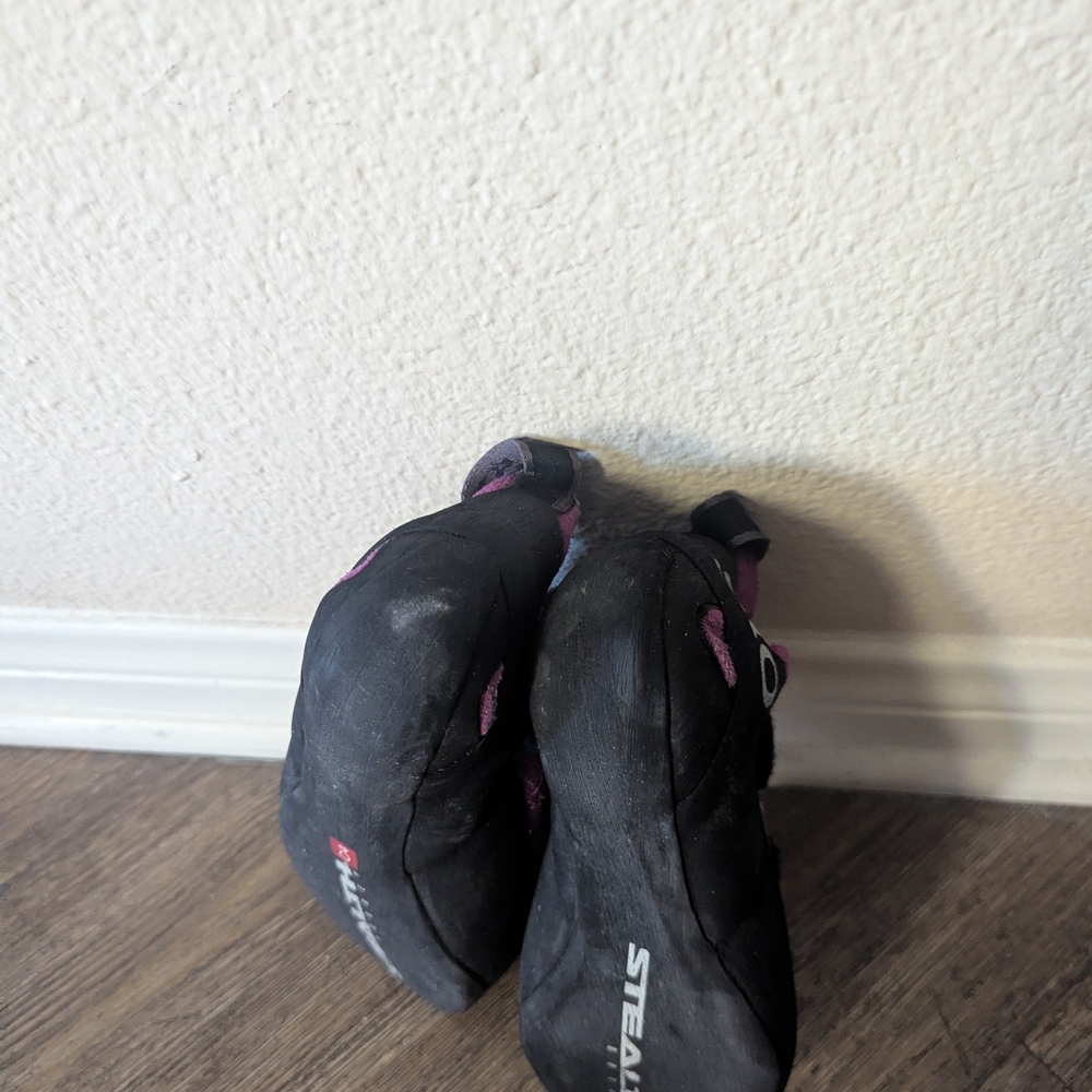 5.10 Rogue VCS Climbing Shoes | Size 6.5 - Picture 5 of 7